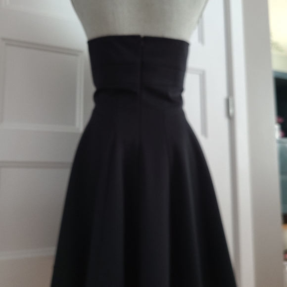 Strapless little black dress by ZAC POSEN. Size 8 - Picture 6 of 12